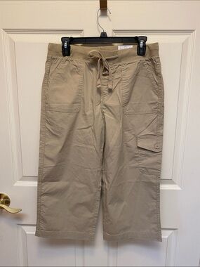 St. John's Bay Women's Tan Capris with Cargo Pocket